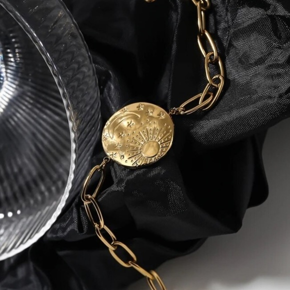 New 18k Gold Plated Solar Sky Pendant Chain Necklace - Picture 3 of 10